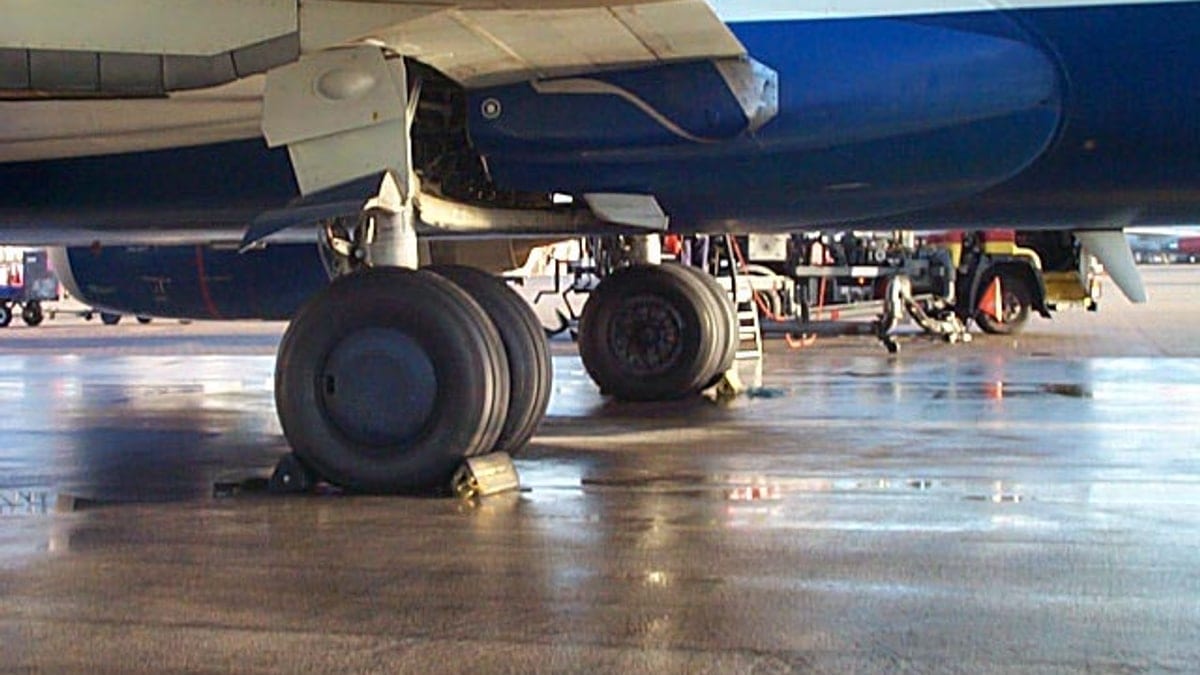 Jointless surface detail